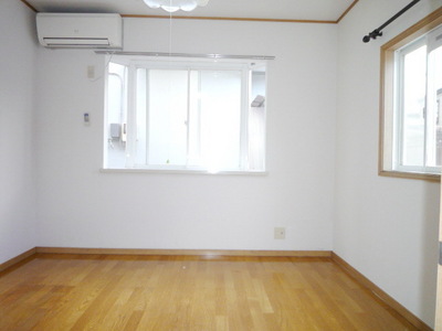 Living and room. It is the room of the two-sided lighting