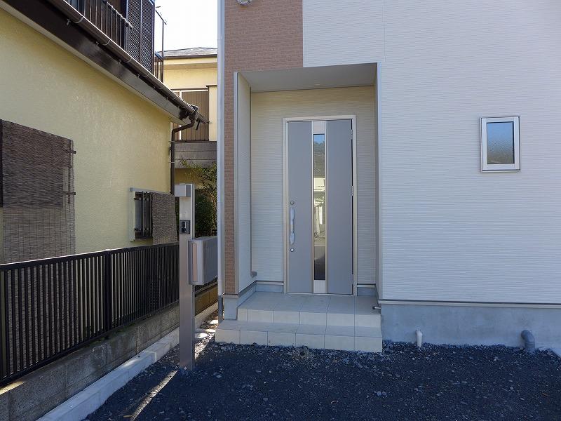 Entrance. Local (November 22, 2013) Shooting