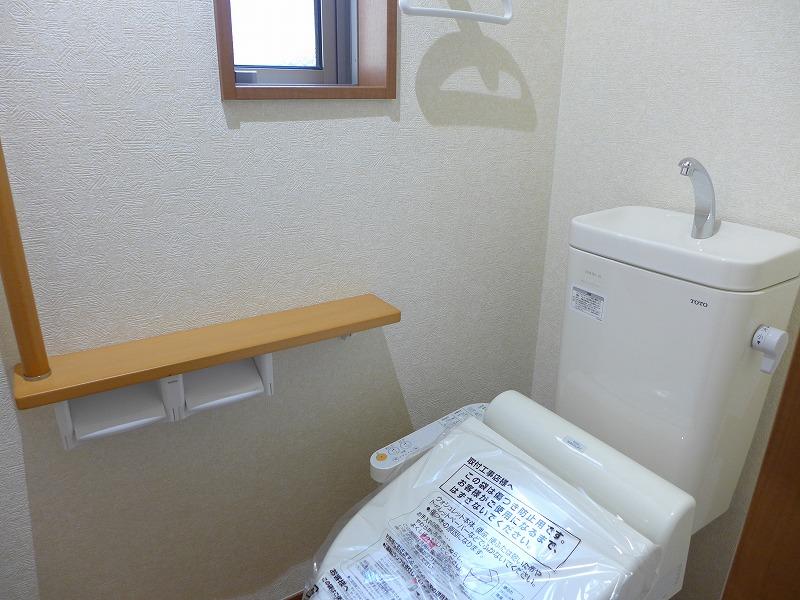 Toilet. Local (November 29, 2013) Shooting