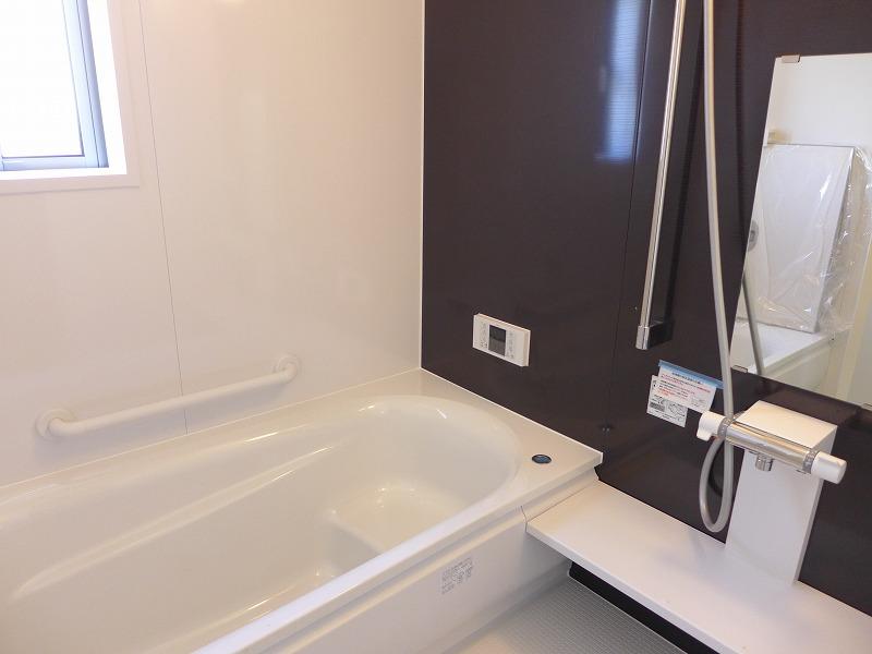 Bathroom. Local (November 29, 2013) Shooting