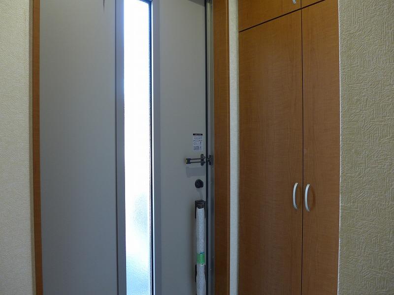 Entrance. Local (November 29, 2013) Shooting