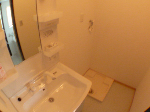 Washroom. Independent wash basin ・ Laundry Storage