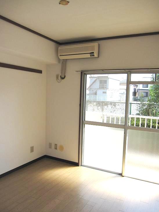 Other room space. Veranda face Western-style. Also in the living room by utilizing open the sliding door