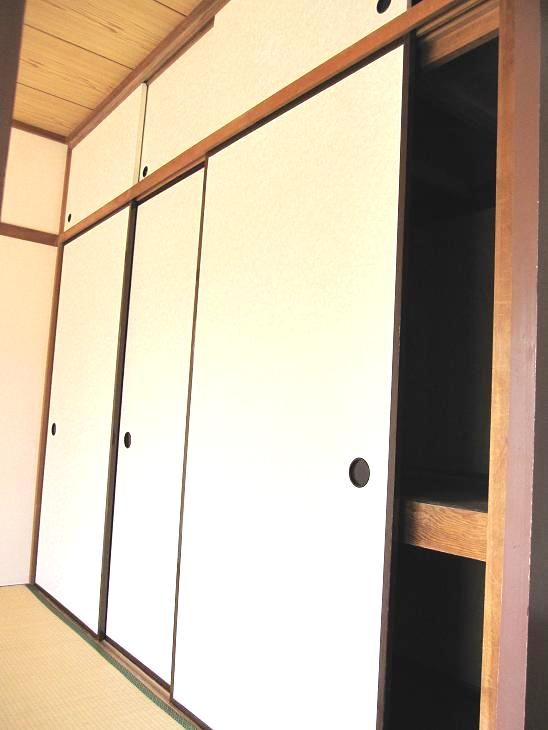 Receipt. Japanese-style room ・ There upper closet to closet