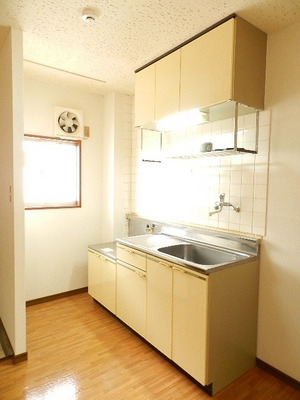 Kitchen. Gas stove 2 burners installed Allowed