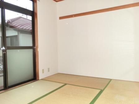 Other room space. Japanese-style room from another angle. It is easy floor plan and furniture layout