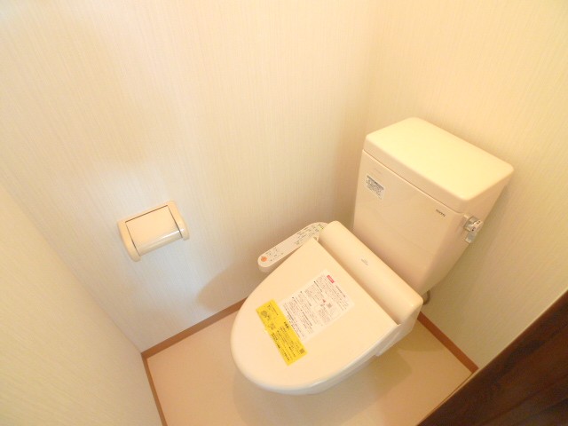 Toilet. Bidet