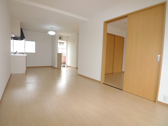 Other room space. Spacious! !