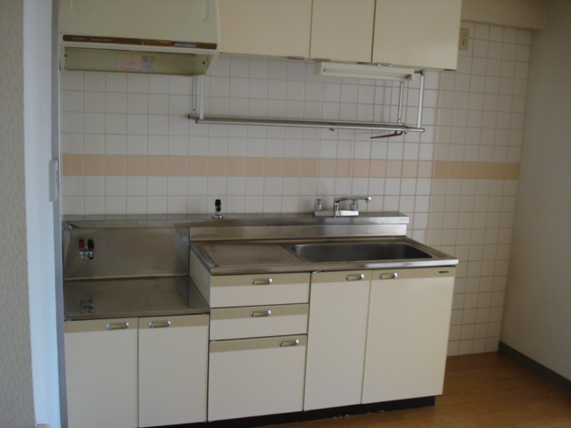Kitchen. Gas stove installed Friendly Kitchen. There is also a firm working space.