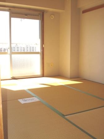 Other room space. 6-mat Japanese-style room. Himself in Available as air conditioning can be installed bedroom