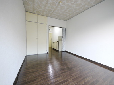 Living and room. Western-style is the floor plan of 6 quires ・ Also it comes with air conditioning