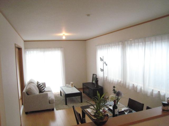 Living. E Building. Furnished Living.