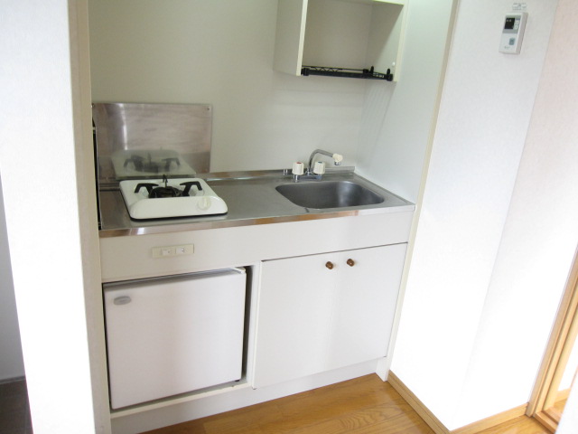 Kitchen. A small kitchen ・ Refrigerator and a lot gas stoves with