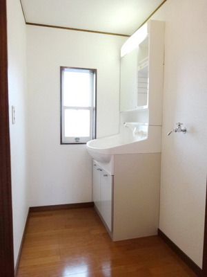 Washroom. Bright washroom
