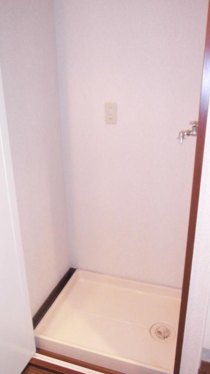 Other Equipment. Laundry Area to hide close the door