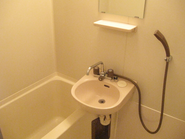 Bath. 2-point unit bus