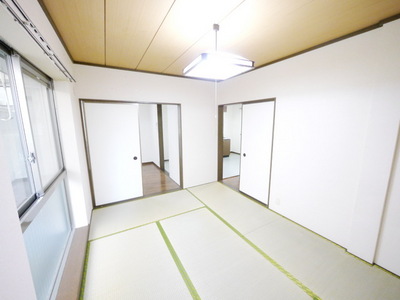 Living and room. It settles down Japanese-style room