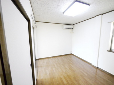 Living and room. Western-style 6 Pledge