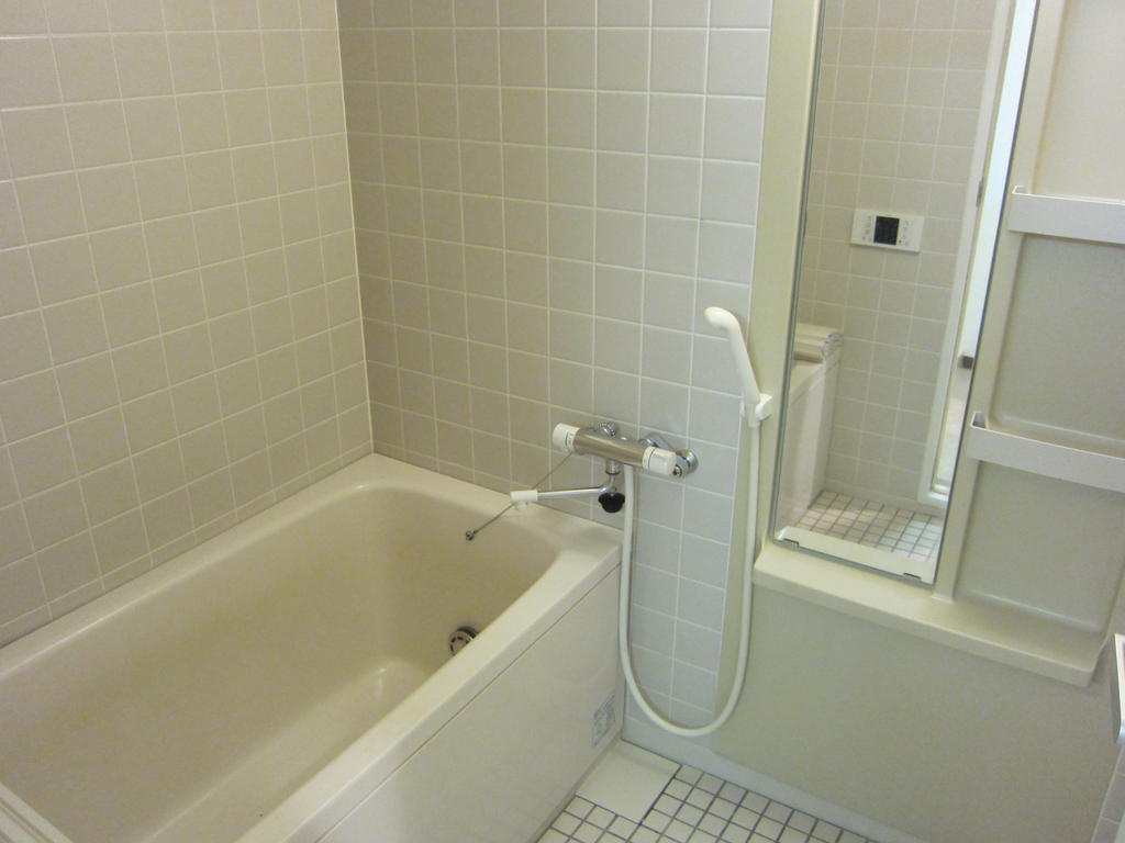 Bath. Bus capable of reheating