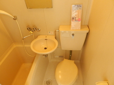 Bath. 3-point unit bus