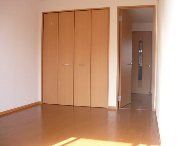 Other room space. 6 Pledge Western-style. Reasonable size in the bedroom. There is also a storage