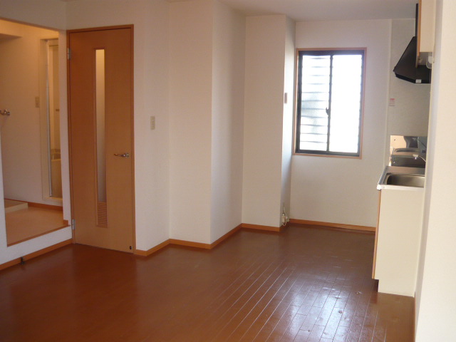 Living and room. Dining spacious ・ There is also under-floor storage