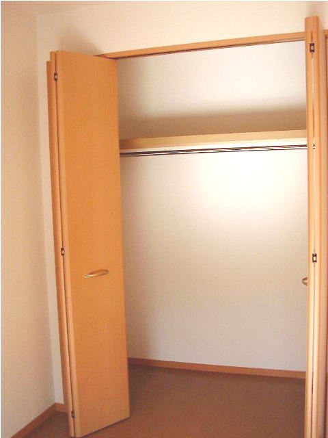 Receipt. Western-style housing. Cote housed with the hanger pipe ◎