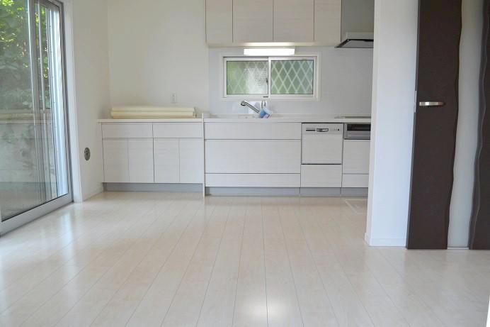 Same specifications photos (living)