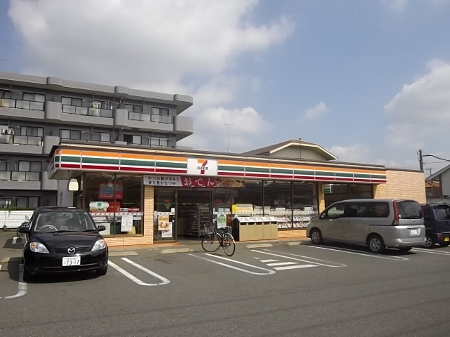 Convenience store. Seven-Eleven Higashitokorozawa 3-chome up (convenience store) 762m