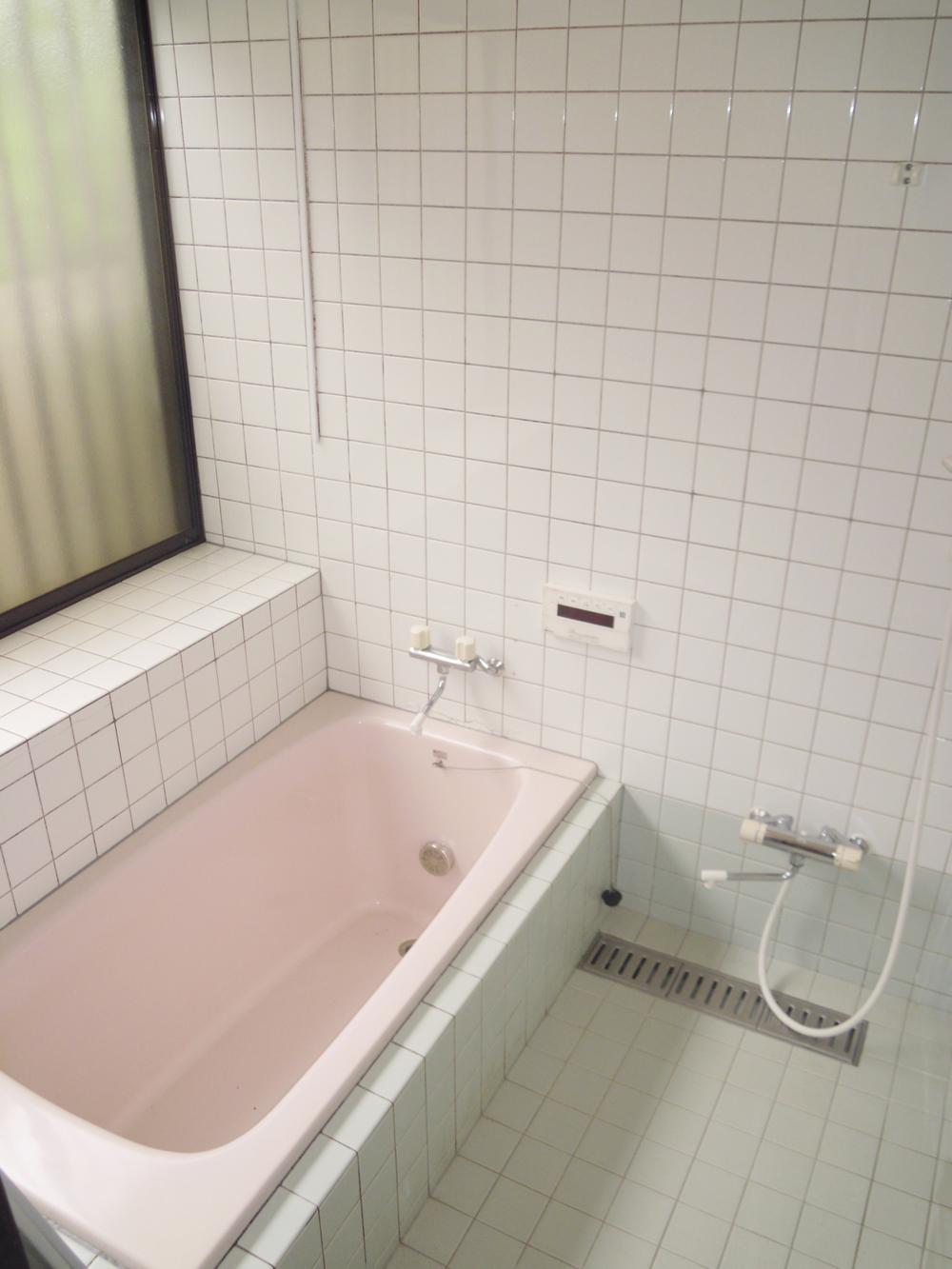 Bathroom. Bathroom there is a window. Brightly, It is also useful to ventilation
