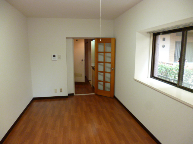 Living and room. Door to the kitchen