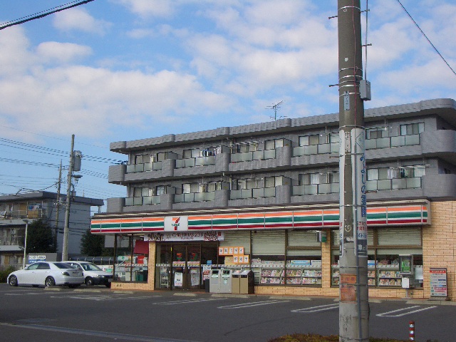 Convenience store. Seven-Eleven Higashitokorozawa 3-chome up (convenience store) 431m