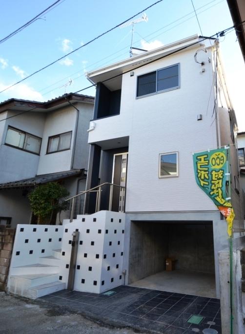 Local appearance photo. Local (March 2012) shooting