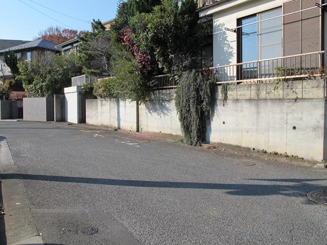 Local photos, including front road. 8m road surface with a feeling of freedom