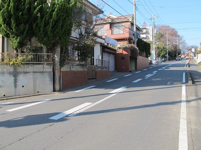 Local photos, including front road. Sunshine overflowing location