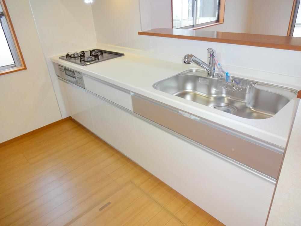 Kitchen. Indoor (11 May 2013) Shooting