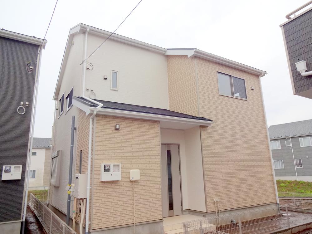 Local appearance photo. Local (11 May 2013) Shooting