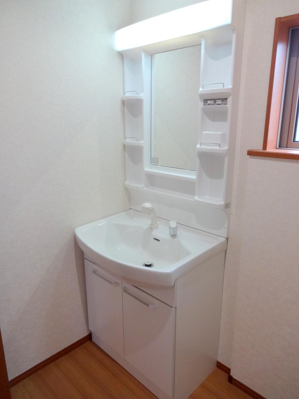 Wash basin, toilet. Indoor (11 May 2013) Shooting