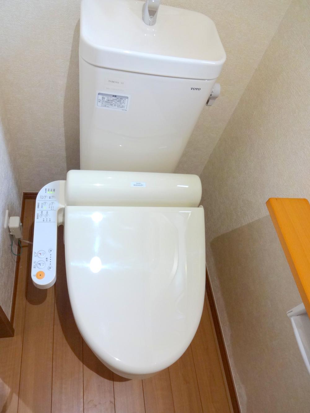 Toilet. Indoor (11 May 2013) Shooting