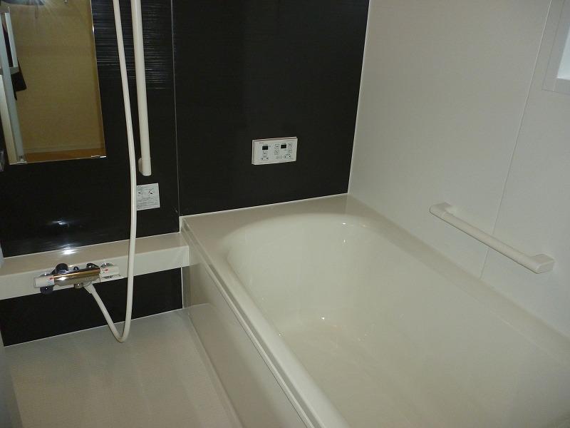 Bathroom. Local (November 23, 2013) Shooting