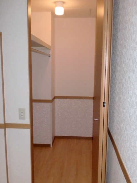 Receipt. Walk-in closet