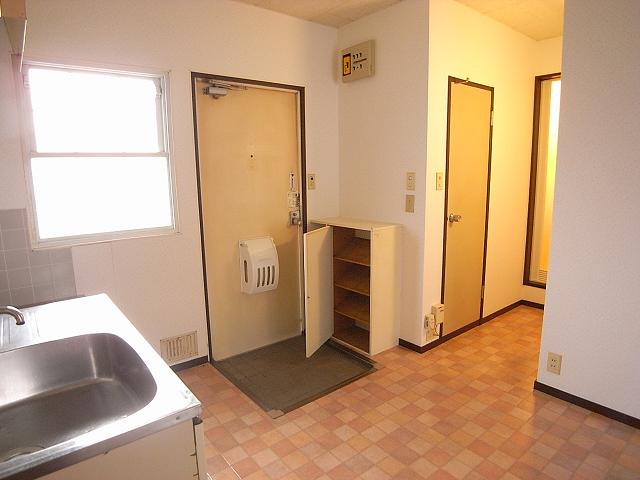 Living and room. 6 Pledge DK. With a convenient window to ventilation.