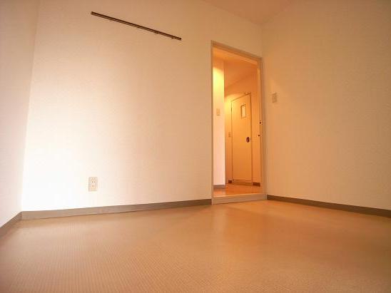 Other room space. 4.5 Pledge Western-style. Even as the nursery and closet in the Japanese-style room right next