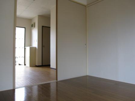 Other room space. Landscape from Western-style DK direction.