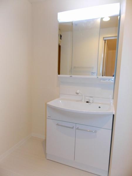Wash basin, toilet