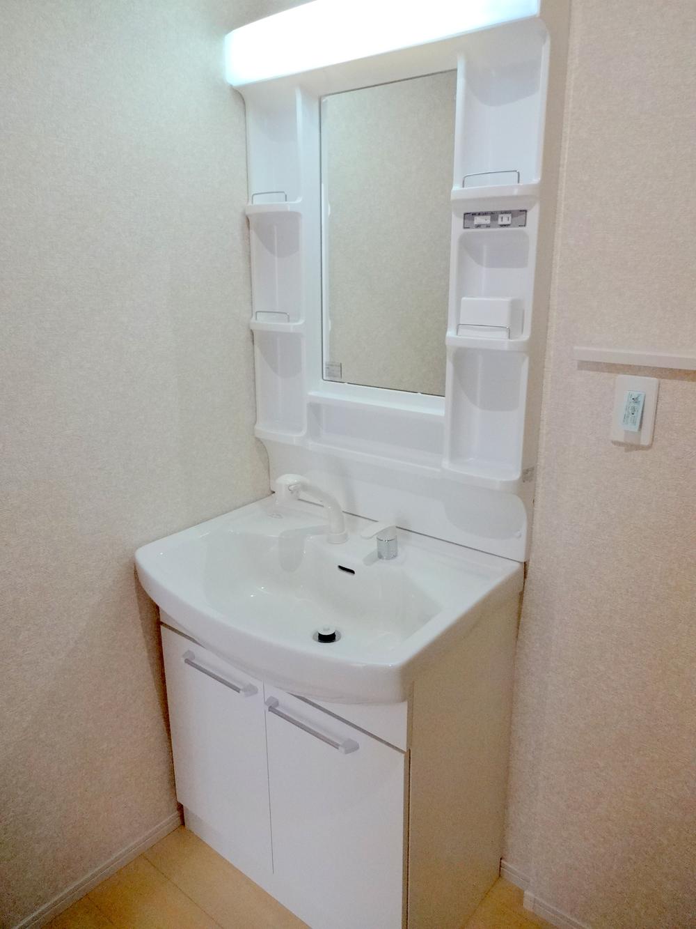 Wash basin, toilet. Indoor (12 May 2013) Shooting