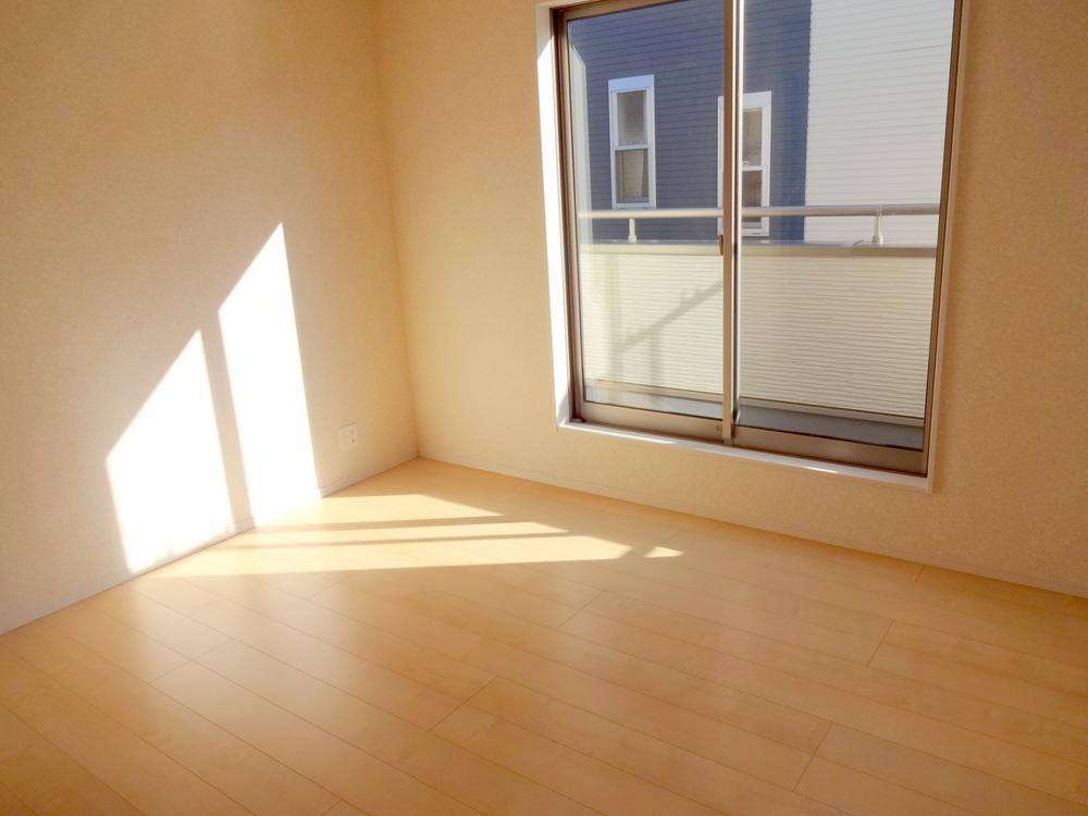 Non-living room. Indoor (12 May 2013) Shooting