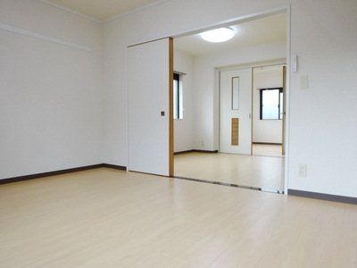 Living and room. All Western-style