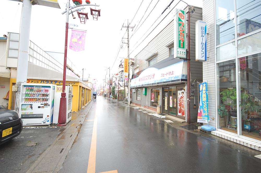 Streets around. 440m many shops to eateries the city has been chosen eaves. 