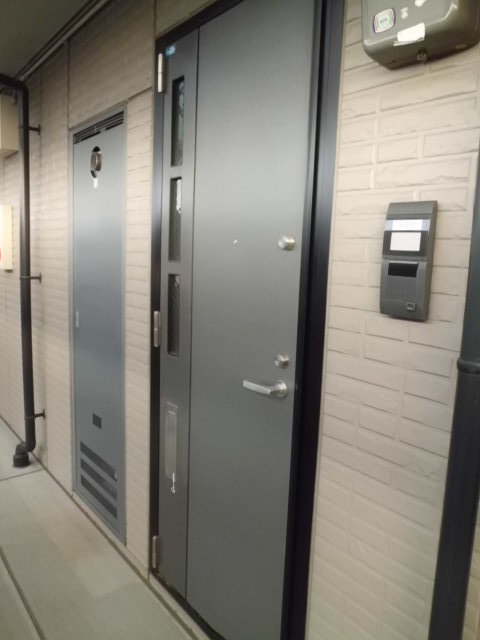 Entrance. Since the TV monitor with intercom, Peace of mind even when the visitor.